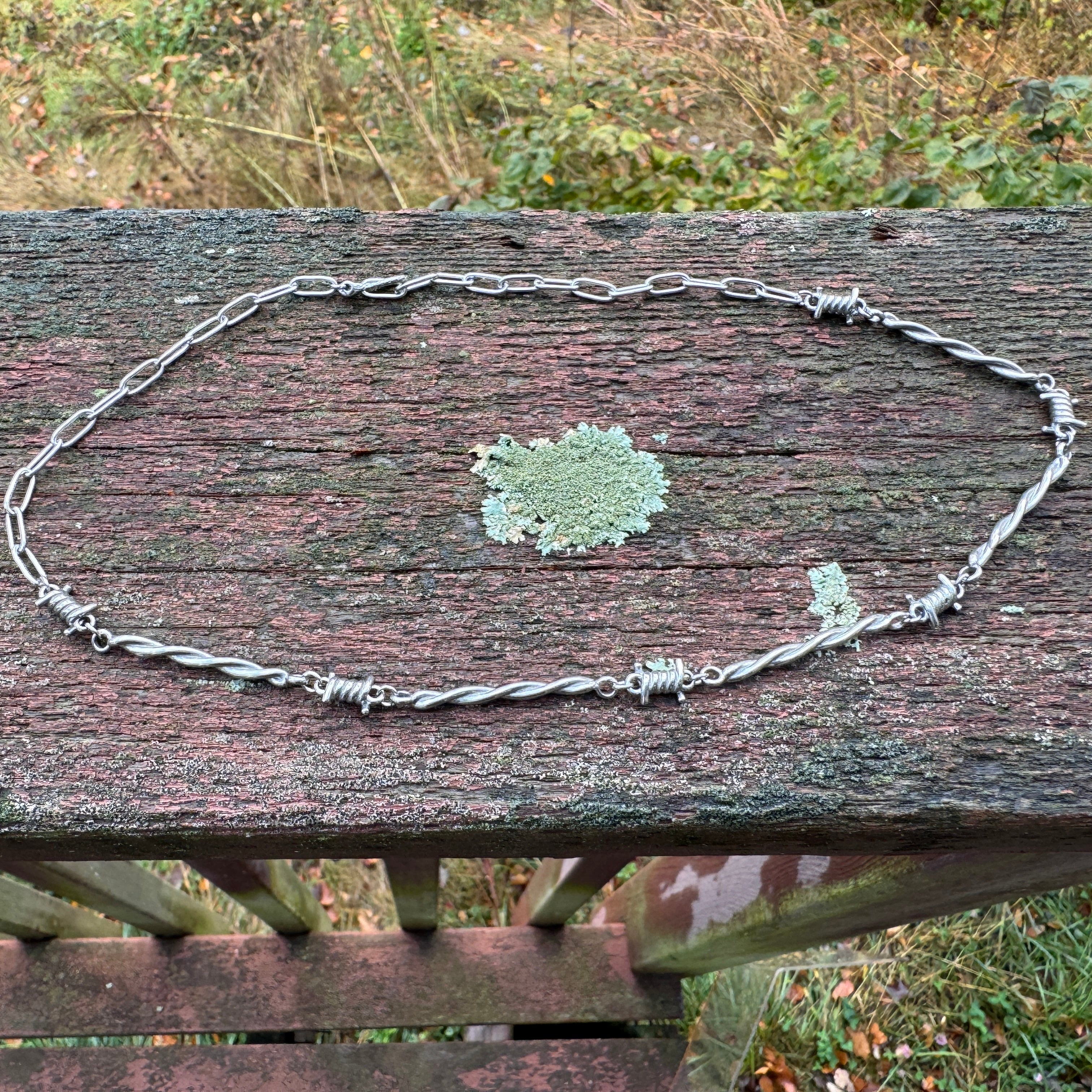 BARBED CHOKER