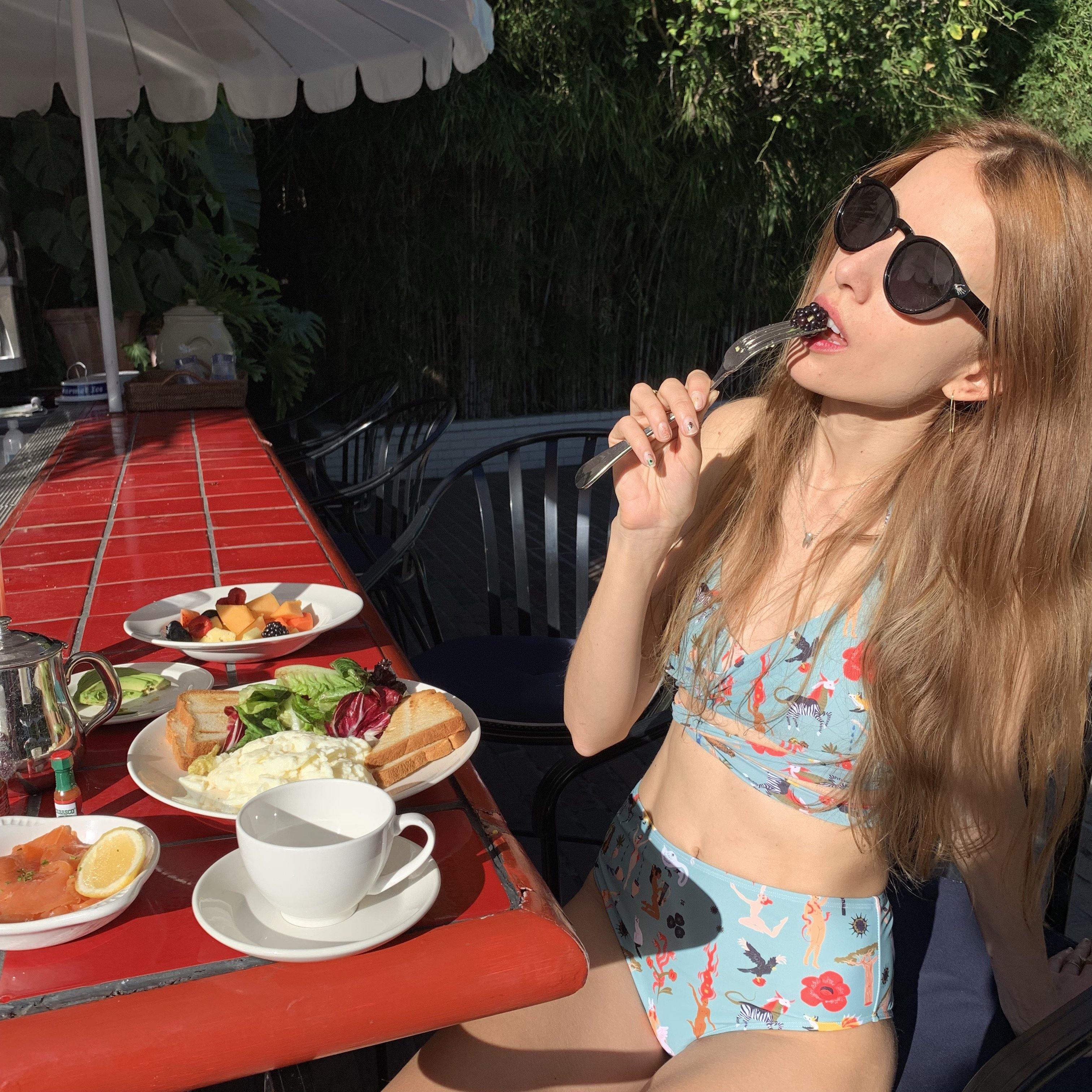 Vera's Magic Swimsuit - VERAMEAT