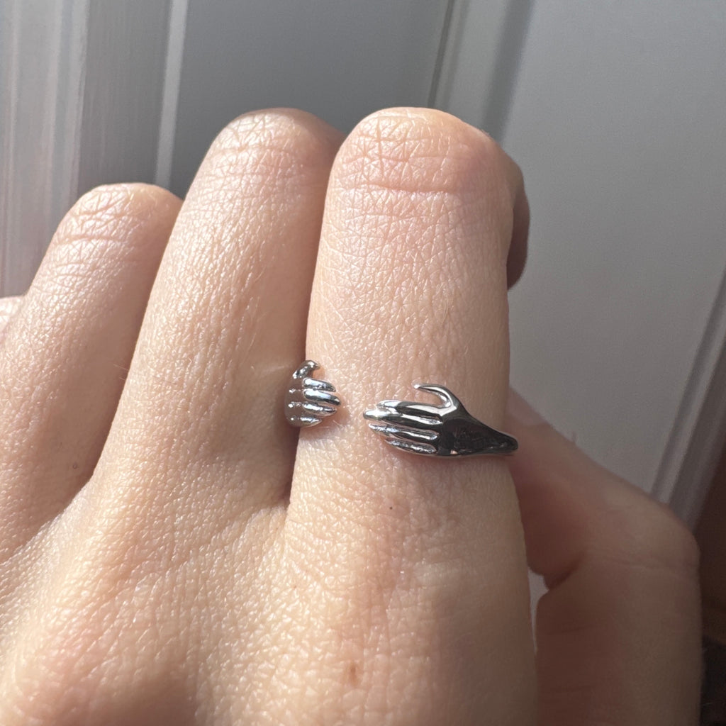 HELPING HANDS HUG RING – VERAMEAT