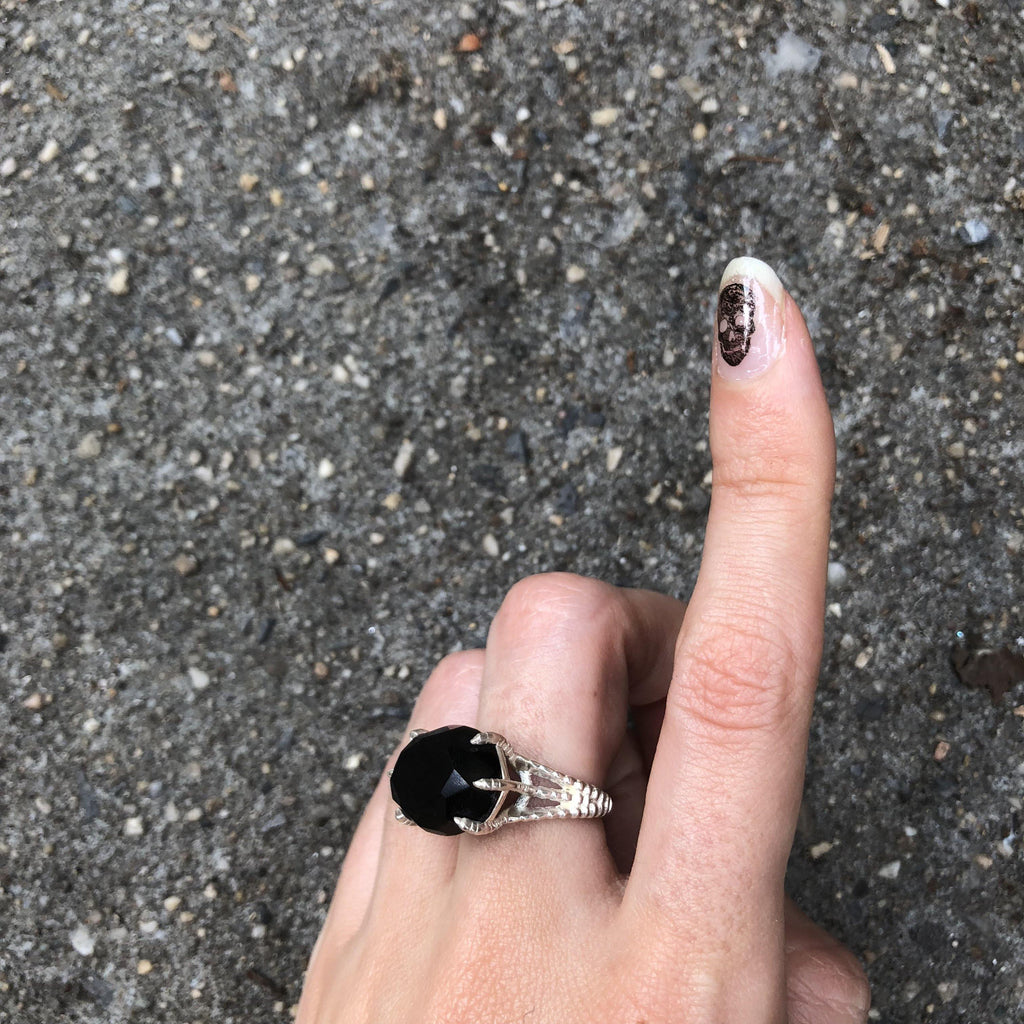 RAVEN'S BLACK HEART CLAW RING - VERAMEAT